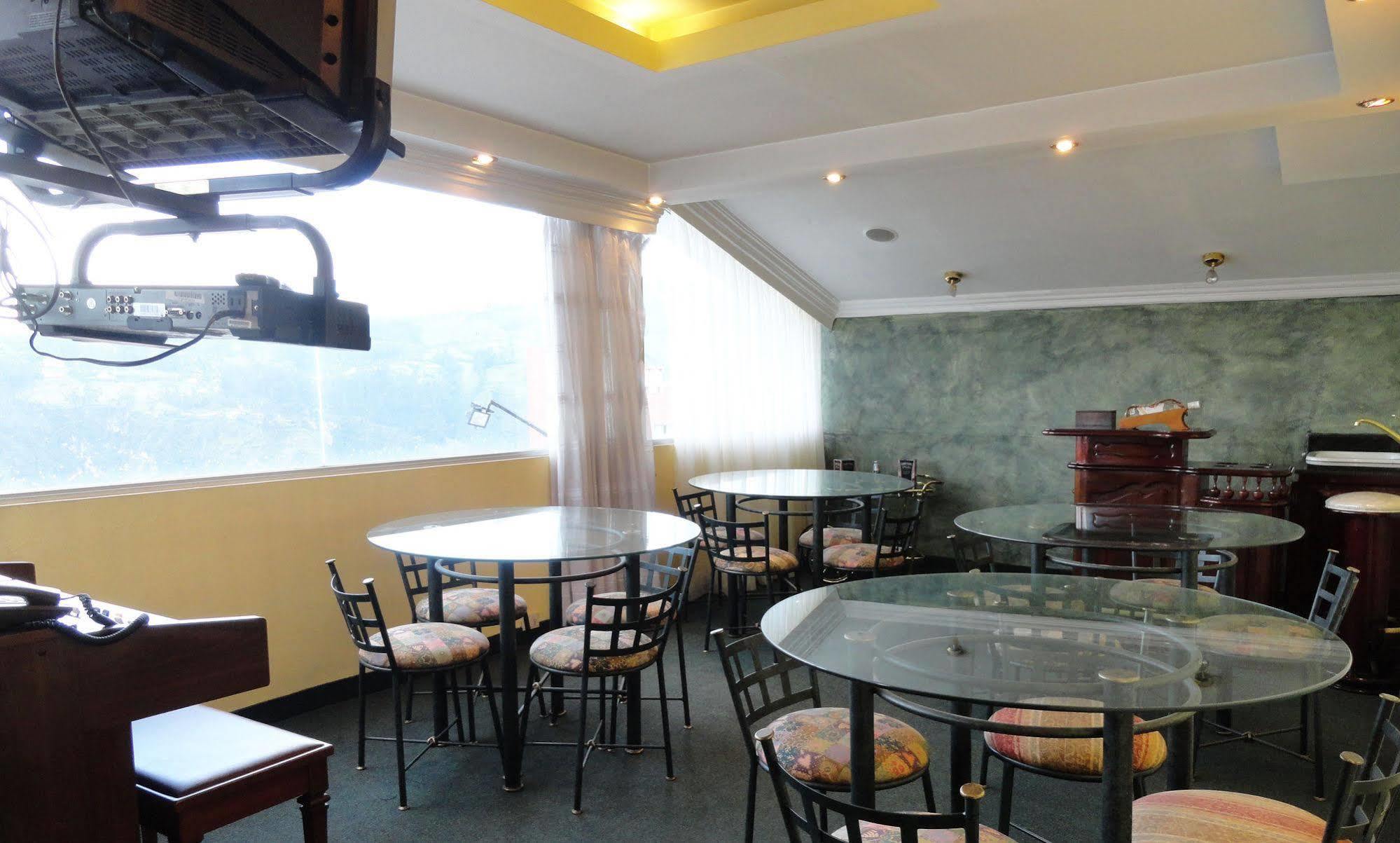 Hotel Suites Gonzalez Suarez Кито Екстериор снимка