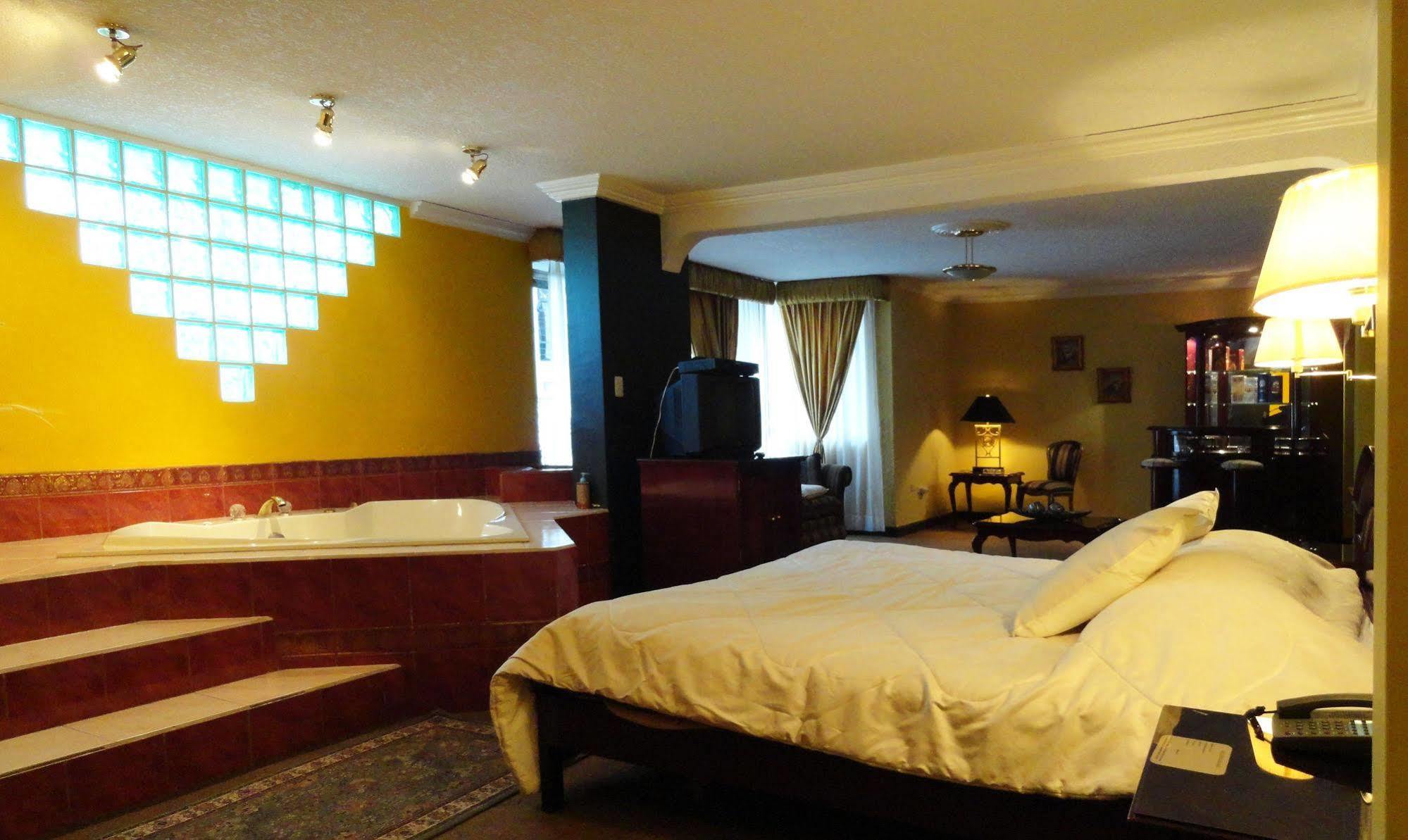 Hotel Suites Gonzalez Suarez Кито Екстериор снимка